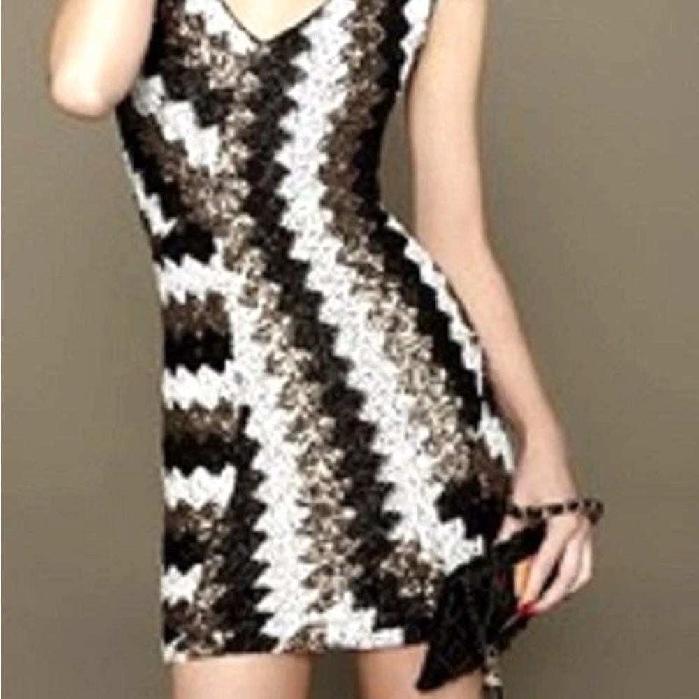 NWT bebe Sequin Mini Dress - Black, White, and Gold GLAM bodycon V neck SIZE XS